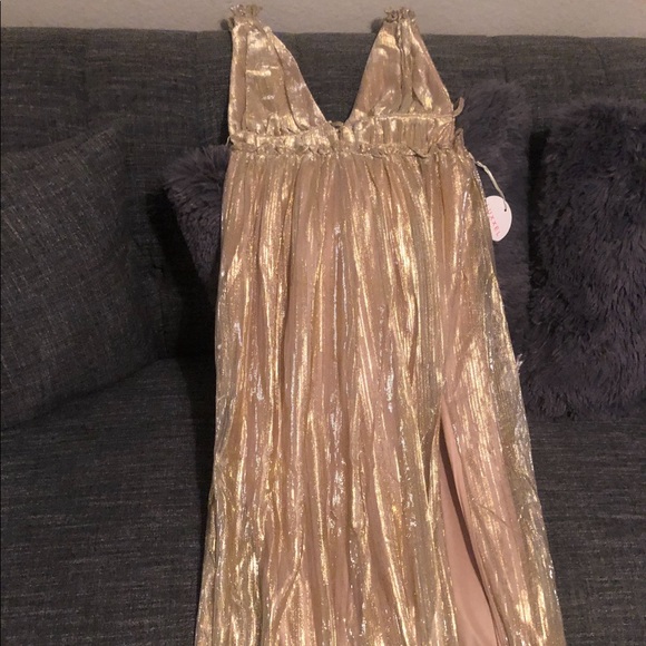 *Exclusive* Shimmer Goddess  Ivory-Gold Maxi Gown - Picture 2 of 3